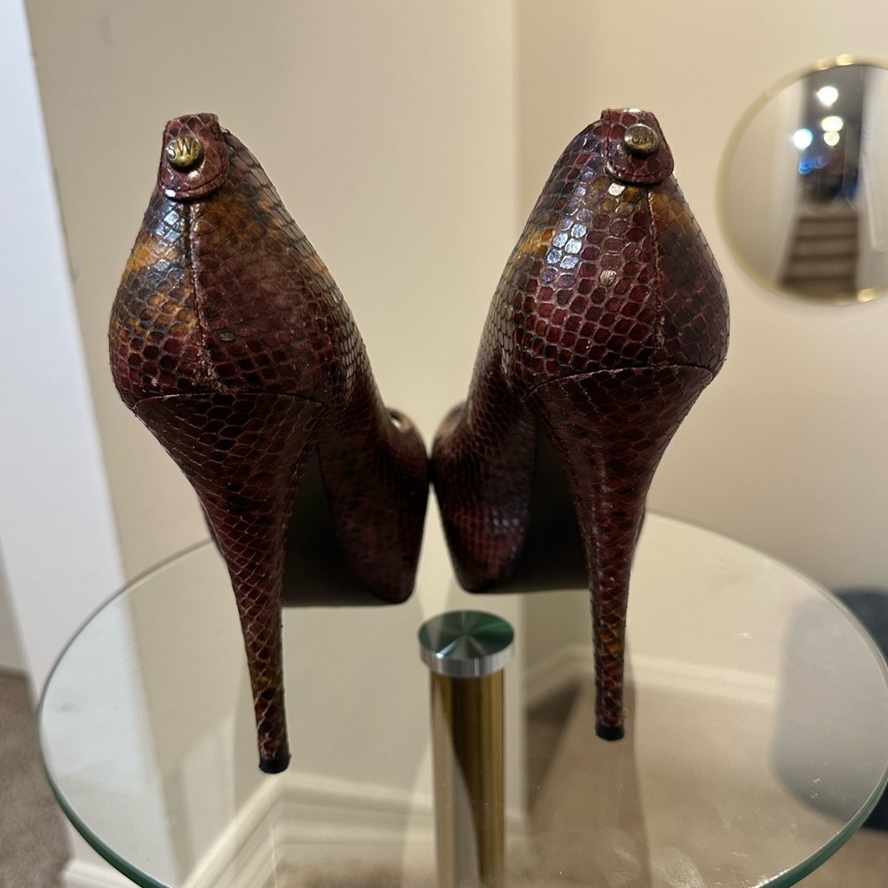 Stuart Weitzman Python Snakeskin Peep Toe Heel In… - image 3